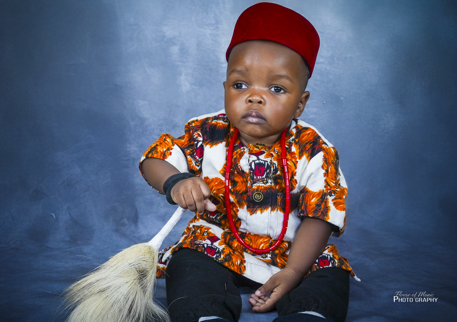 When @valerie_chioma and @protegecentre contacted us for the photoshoot of their baby, we thought, ‘Not again...another one-year-old? However, we took up the challenge, and Zuruoke (the Odogwu himself) did not come to play. He slayed gallantly in all frames, leaving the prints of smiles and laughter in our hearts. 💕 🥰 ♥️ Happy 1st Birthday Zuruoke
